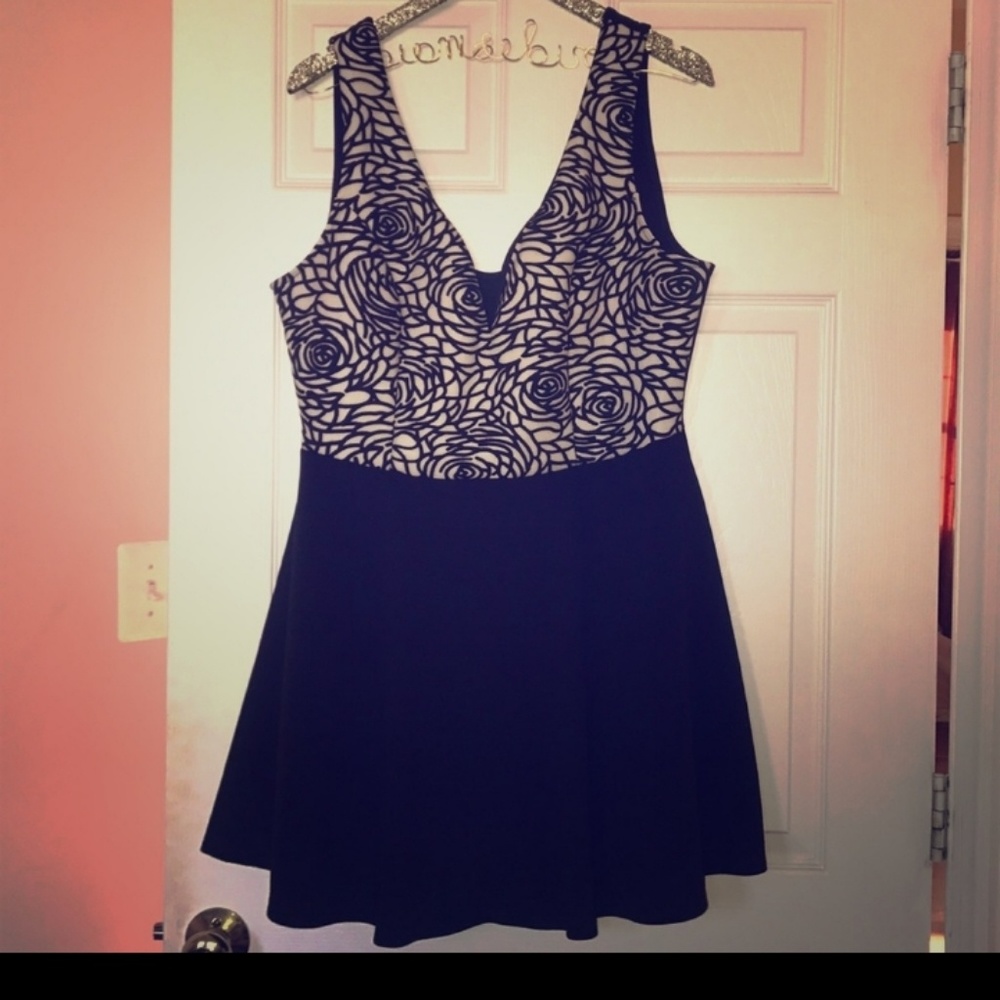 3x Stunning mini dress with shorts cleavage wire